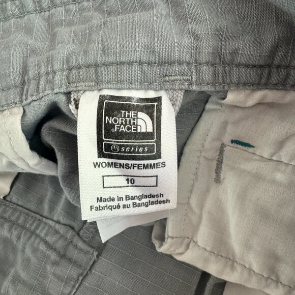 The North Face Women’s 8 Outdoor Cargo Hiking Shorts - Size 10 - Picture 3 of 4